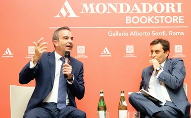 Roberto Occhiuto presenta il libro "Il coraggio di governare: "Ecco le mie idee liberali, non sono l'anti-Tajani"