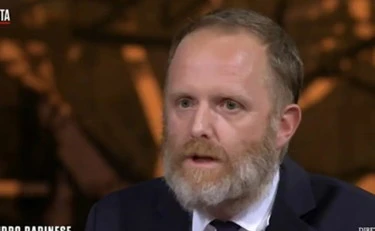 Rapinese, il sindaco di Como investito dalla bici elettrica: "Quelle bestie...", decisione estrema e polemiche