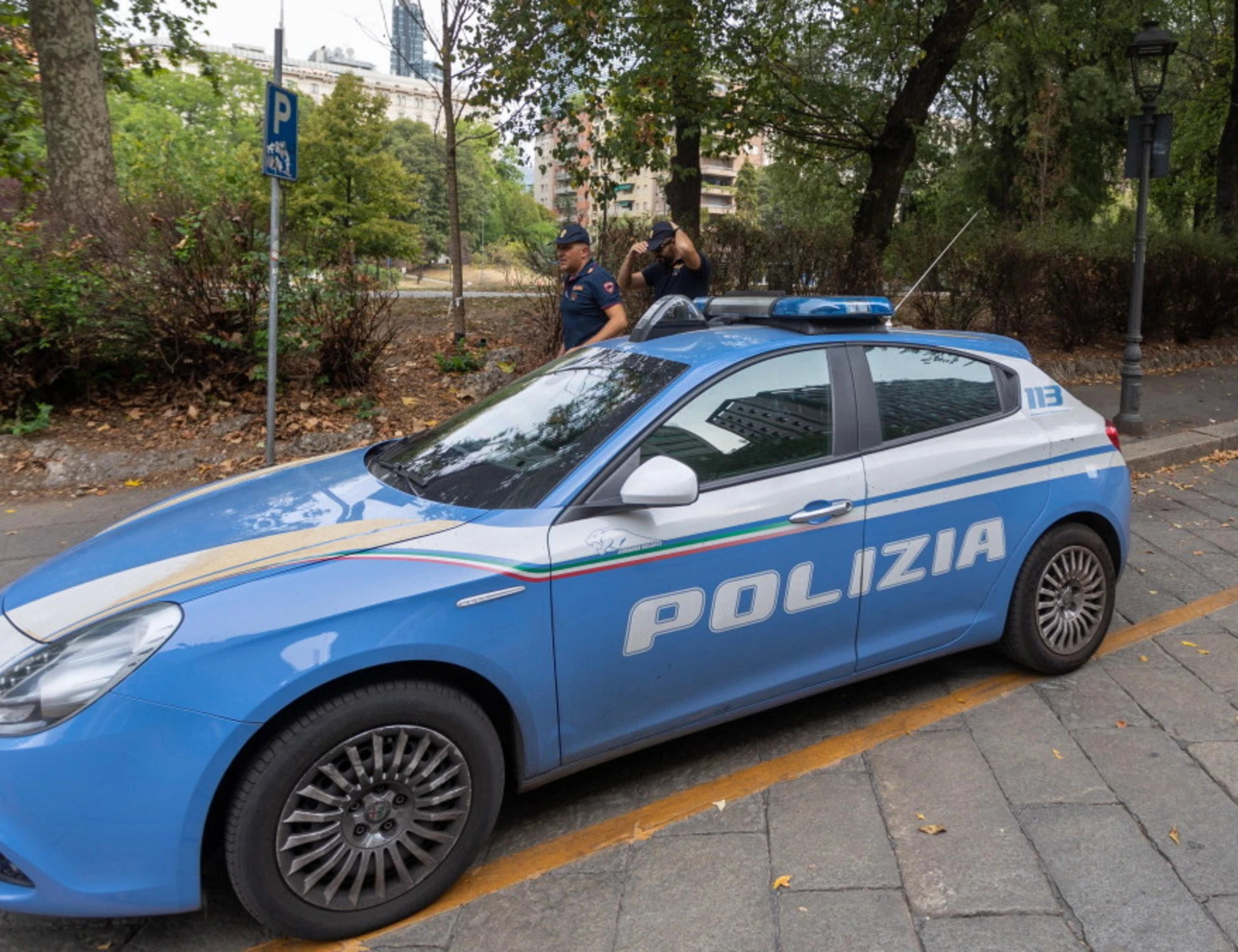 Livorno, tre rapine in meno di un mese: l'uomo con le protesi semina il panico