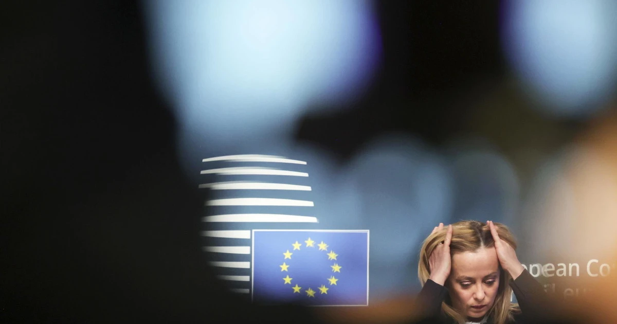 Giorgia Meloni e il pressing antifascista su Palazzo Chigi