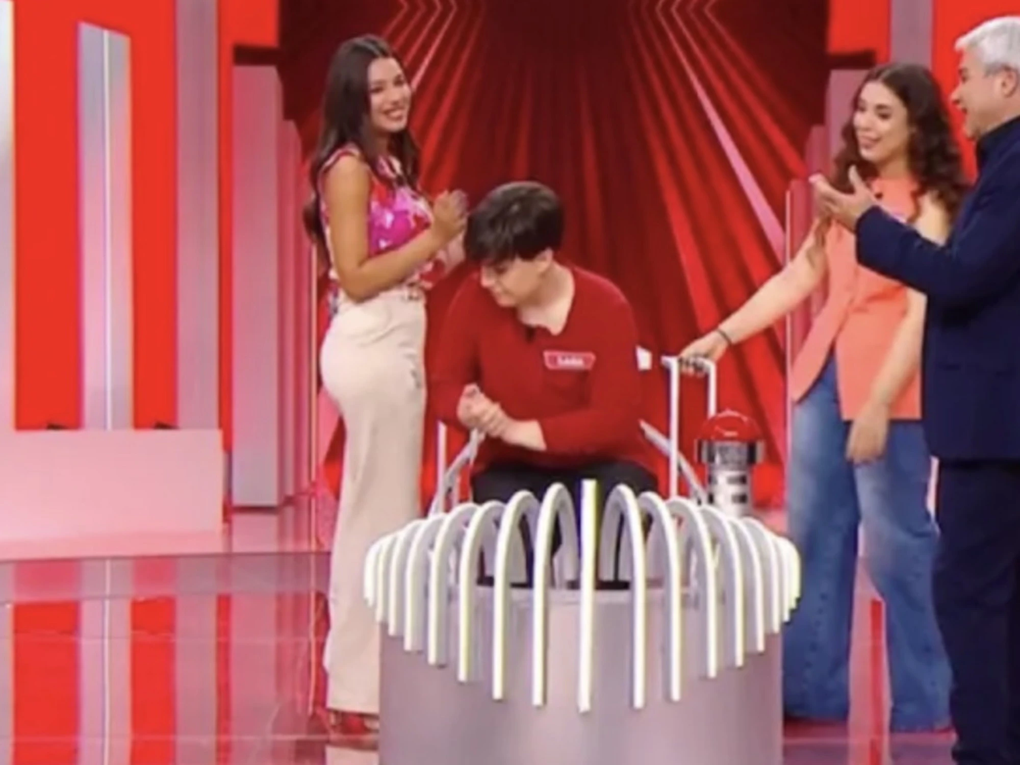 Reazione a catena, le Pari e patta fanno infuriare Insegno: "Ve lo tolgo"