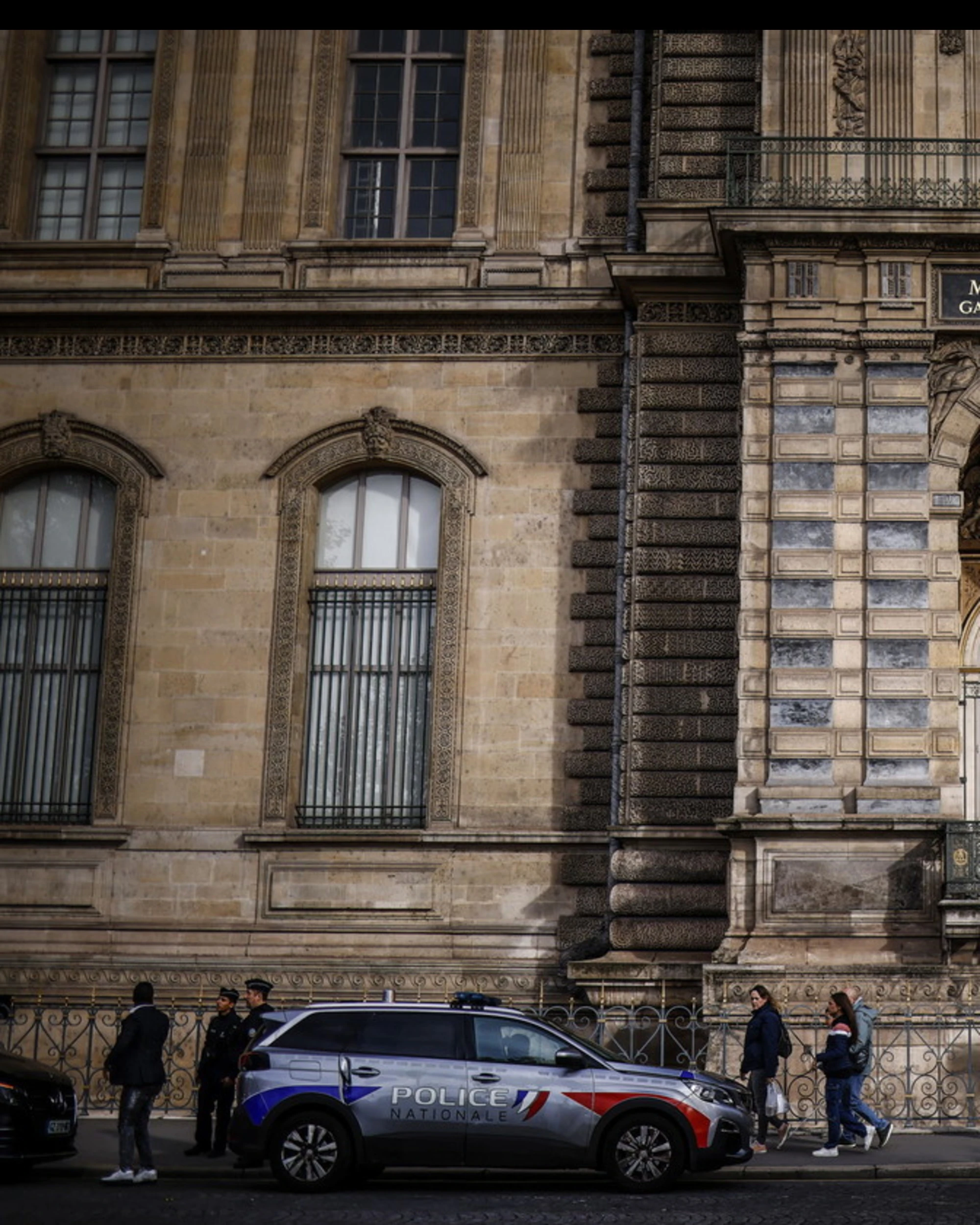 Louvre, il giallo sugli arresti e l'ipotesi choc sui complici