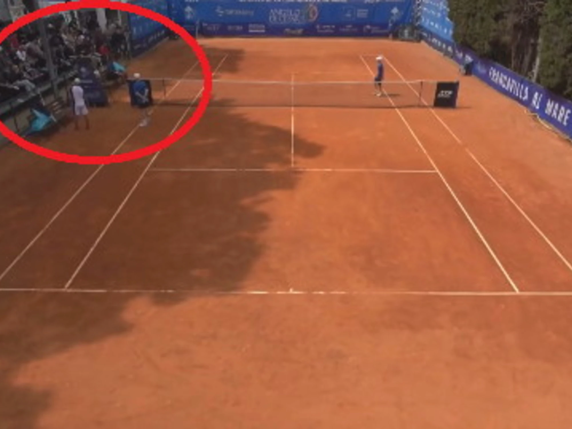 Tristan Boyer, delirio in campo: sfascia la racchetta e si accanisce sull'arbitro