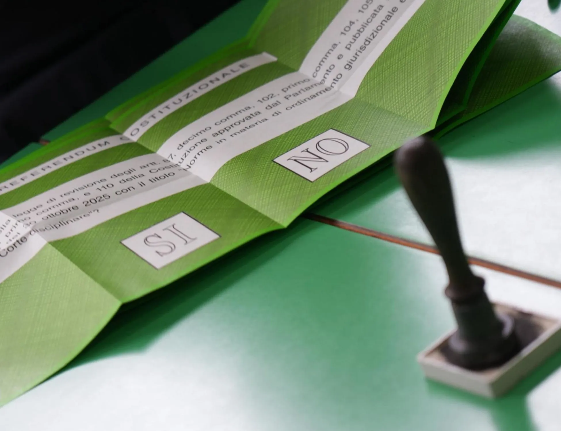 Leggi l'articolo: "Ecco come ha scelto il 31%": toghe rosse, sinistra e odio