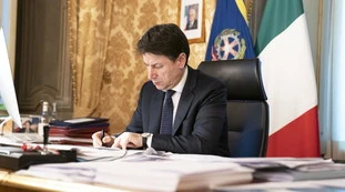 Giuseppe Conte, un dossier sui rischi per il premier a settembre: gli 007 temono una crisi come nel 2008