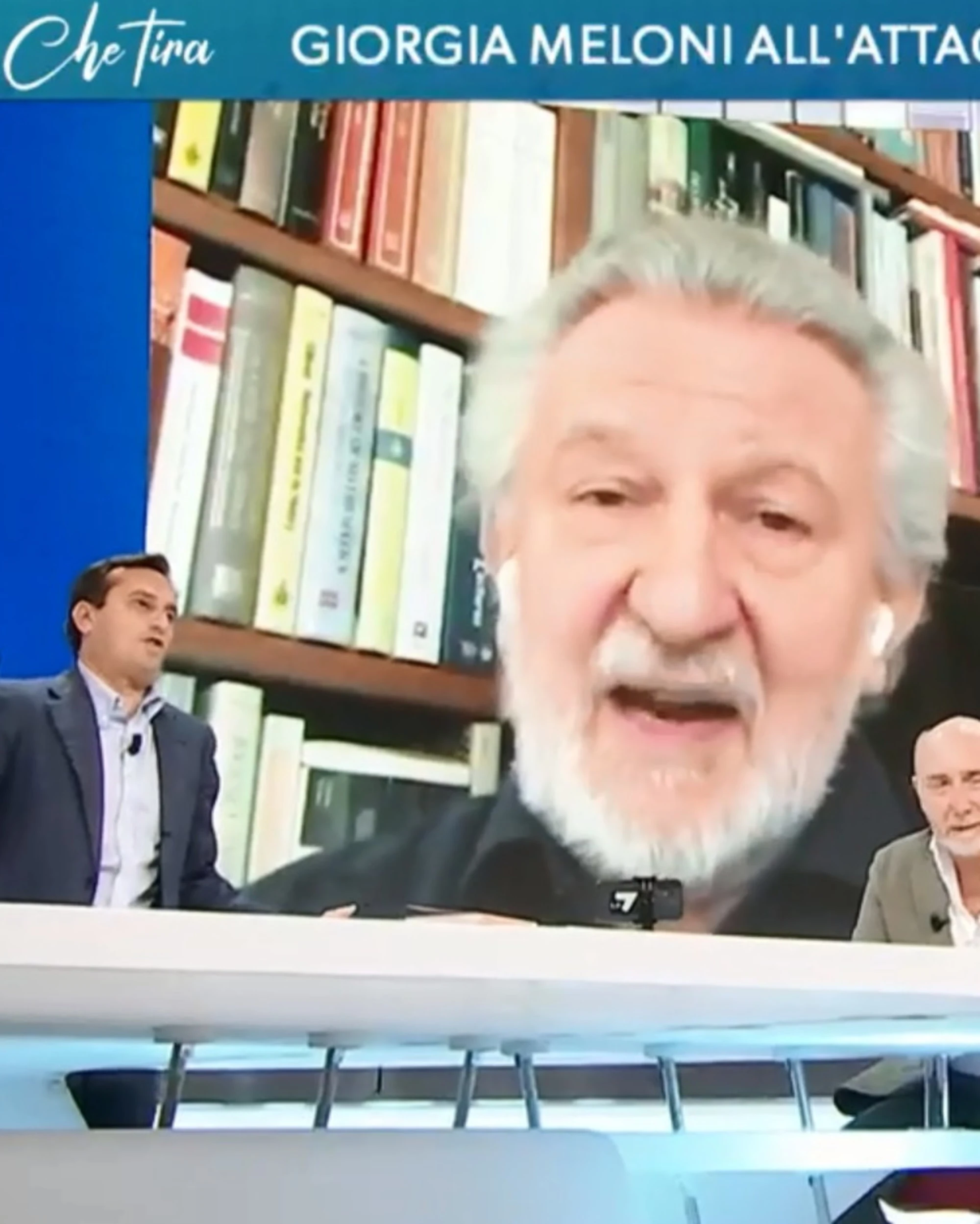 L'aria che tira, David Parenzo sbrocca con Odifreddi: "Hamas come Mandela?"