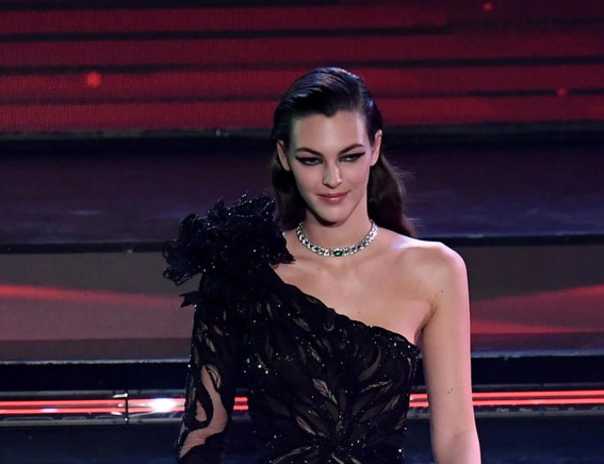 Vittoria Ceretti, il vestito è trasparente: scandalo sul red carpet