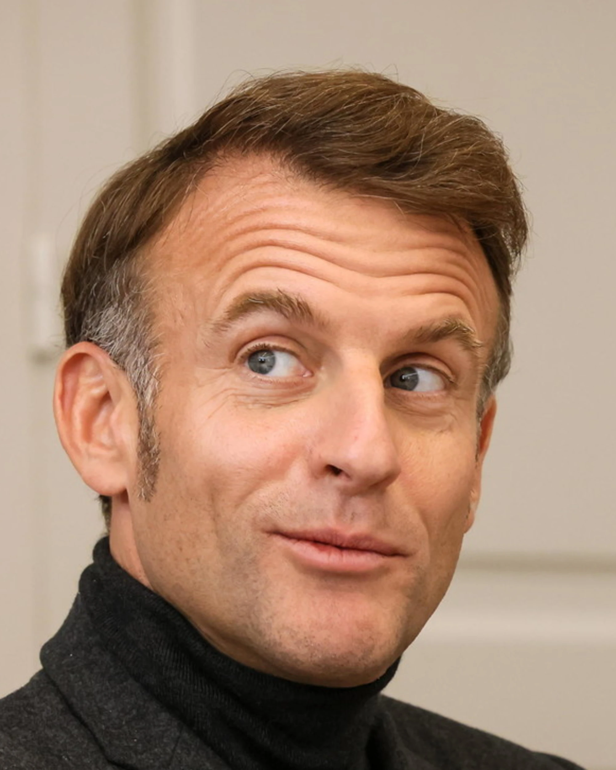 Francia, vergogna Emmanuel Macron: censura la strage di Hezbollah
