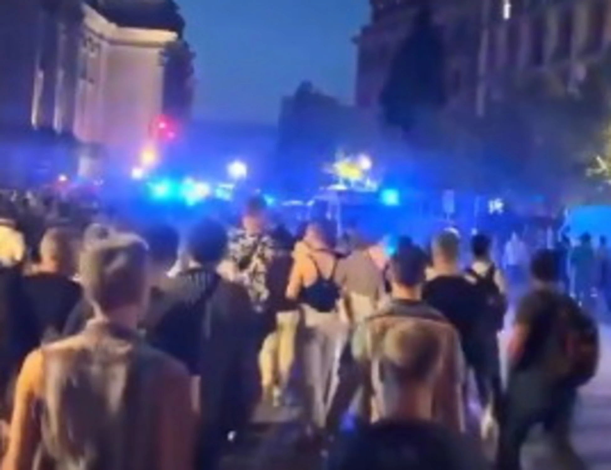 Berlino, attentato mortale al Pride: "Un 21enne islamista", caccia al killer