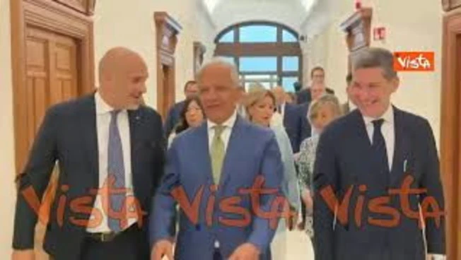 Piantedosi visita Centro operativo nazionale dei Vigili del fuoco e la sala crisi Ministero Interno