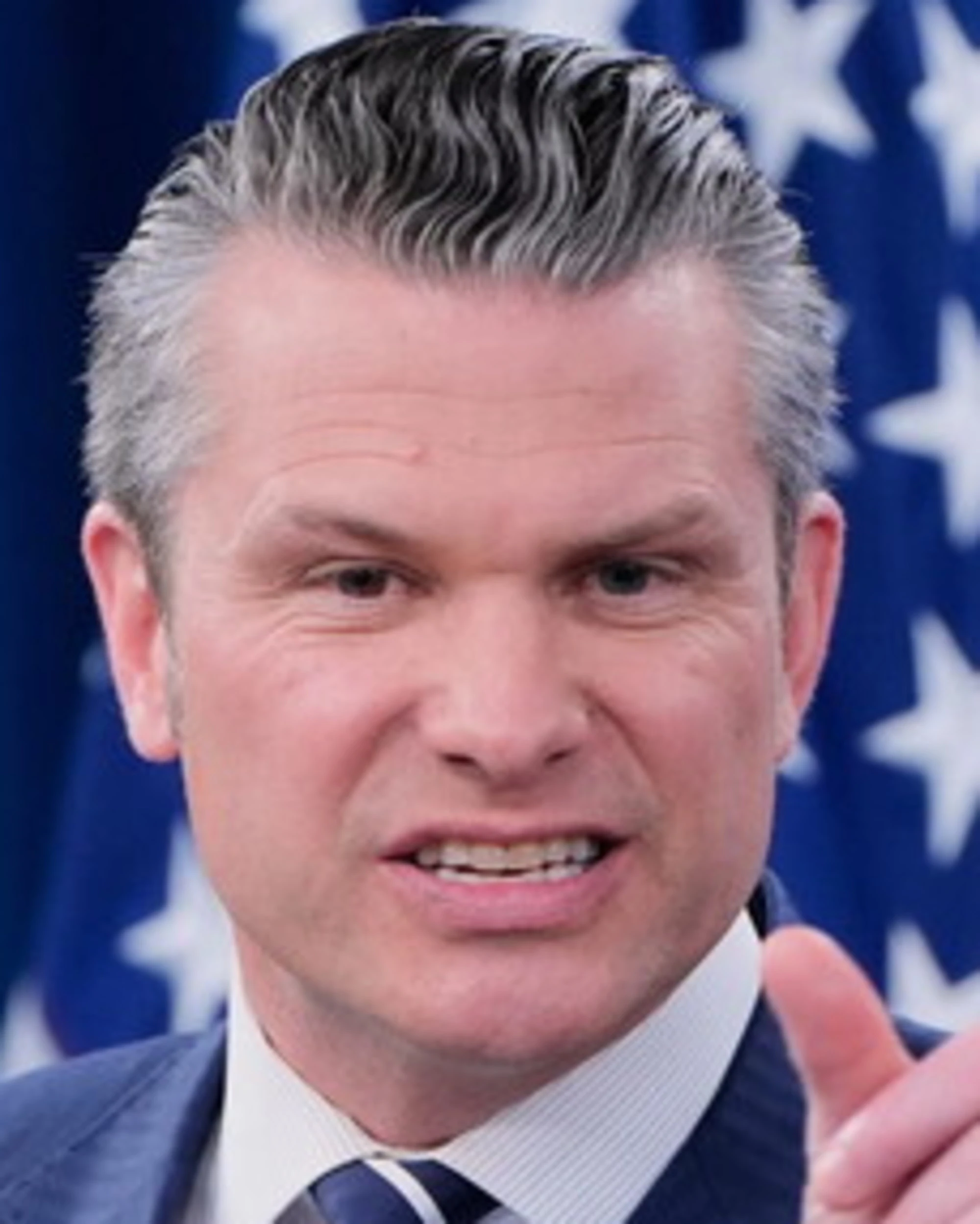 Hegseth, il capo del Pentagono ai generali: "Prepararsi alla guerra e vincerla"