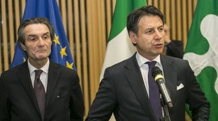Giuseppe Conte e Attilio Fontana, botta e risposta su Nembro e Alzano: "La Regione poteva creare zone rosse", "Colpa di entrambi"