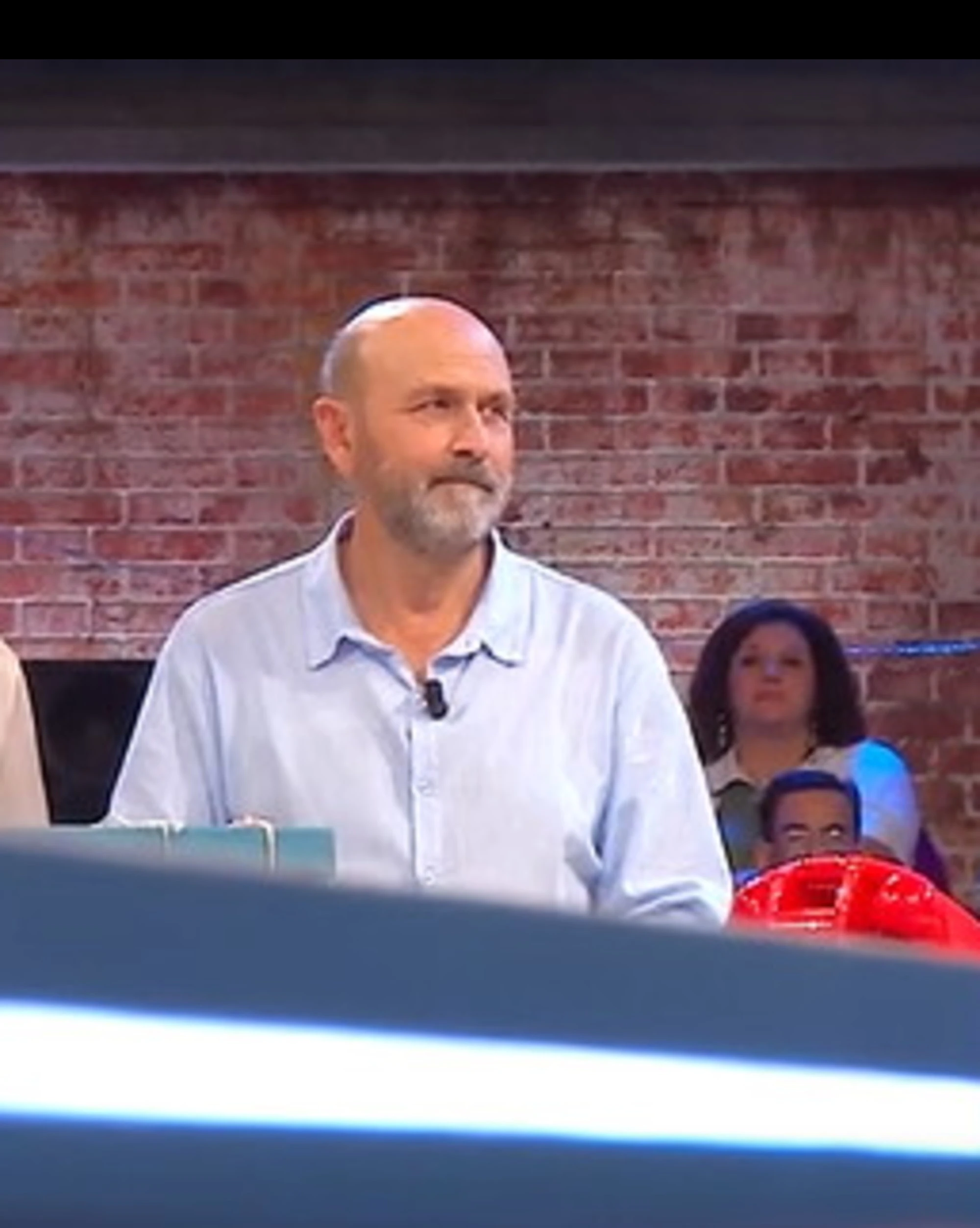 Affari tuoi, "Veggente o pollo?": Giuseppe, caos sui titoli di coda