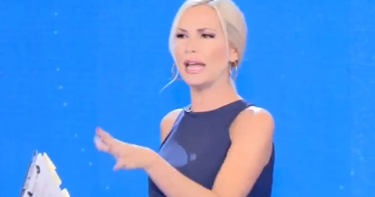 Federica Panicucci, la gaffe in diretta a Mattino 5: "Lo sai che il venerdì... Dai, tanto si era capito"