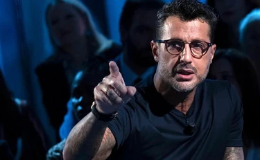 Fabrizio Corona, Mediaset lo denuncia e chiede lo stop ai social