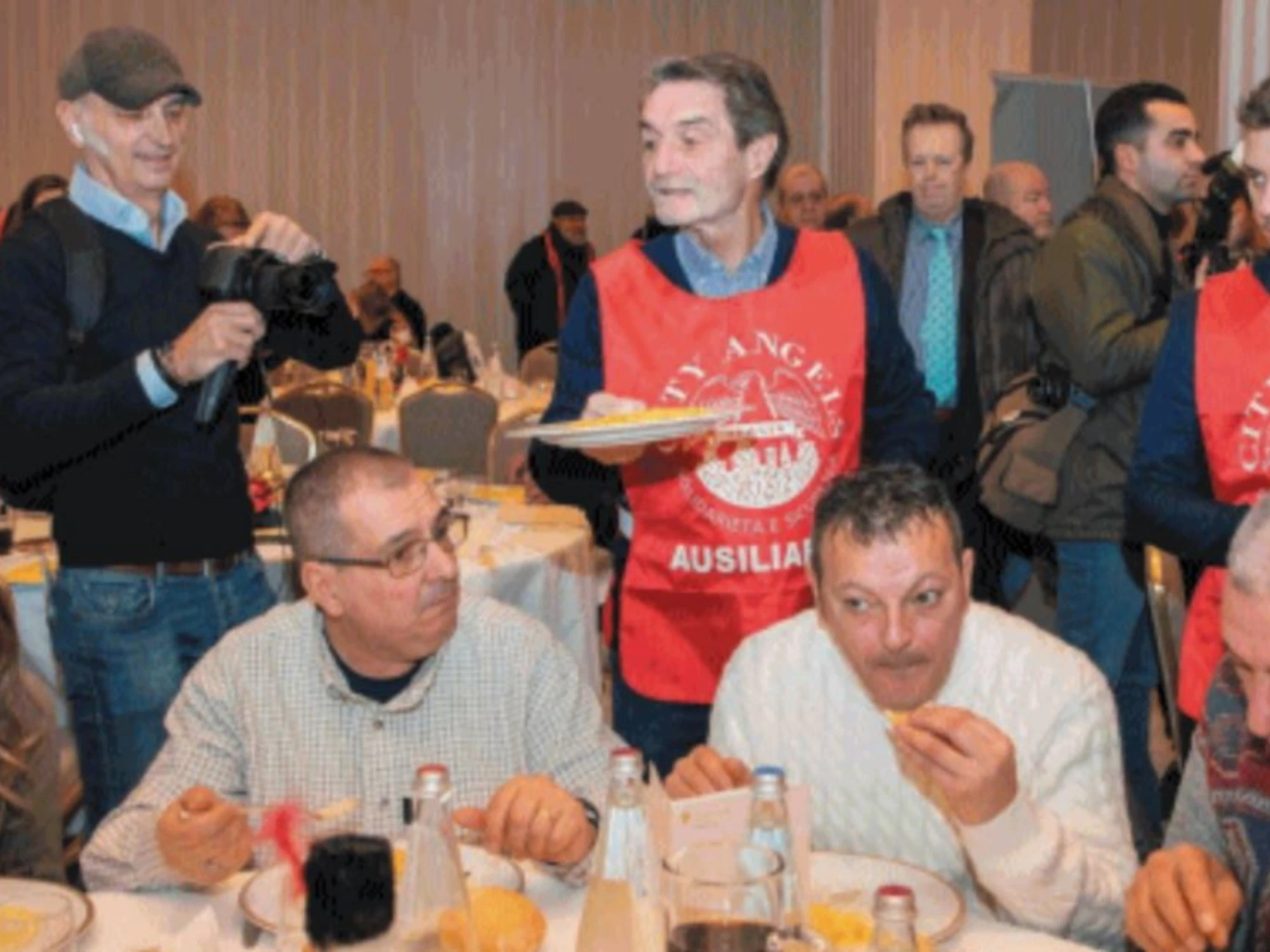 Sala e Fontana “camerieri vip” alla tavola dei clochard