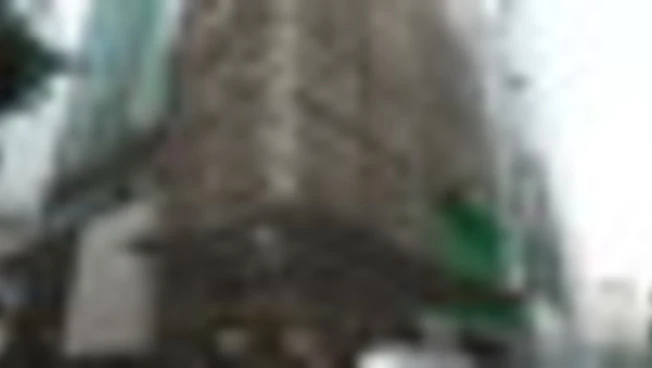 Hong Kong, dopo maxi incendio al bando le reti di sicurezza 