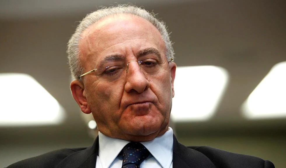 &quot;Bugiardo, bottegaio,cristiano di sacrestiaDe Luca sbroccacontro Lupi