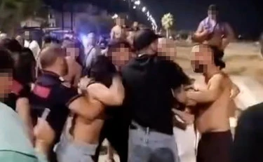 Mondragone, volano sedie, colpi anche tra donne: maxi rissa in spiaggia a Ferragosto