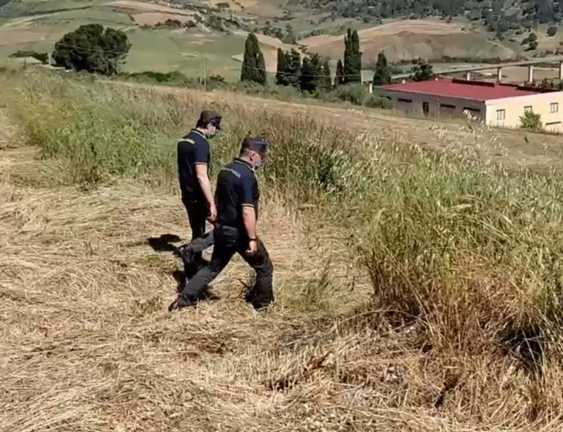 Messina, tre cacciatori morti in un boco: corpi crivellati da colpi di pistola, ipotesi choc