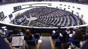 Sondaggio, la destra vola e vuole prendersi l'Ue