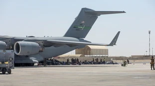 Afghanistan, ancora l'Isis: "Andate via dall'aeroporto, subito. Minacce gravi", cosa sa l'intelligence americana