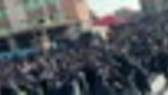 Iran, la protesta all'Università di Teheran: "Lunga vita allo scià"