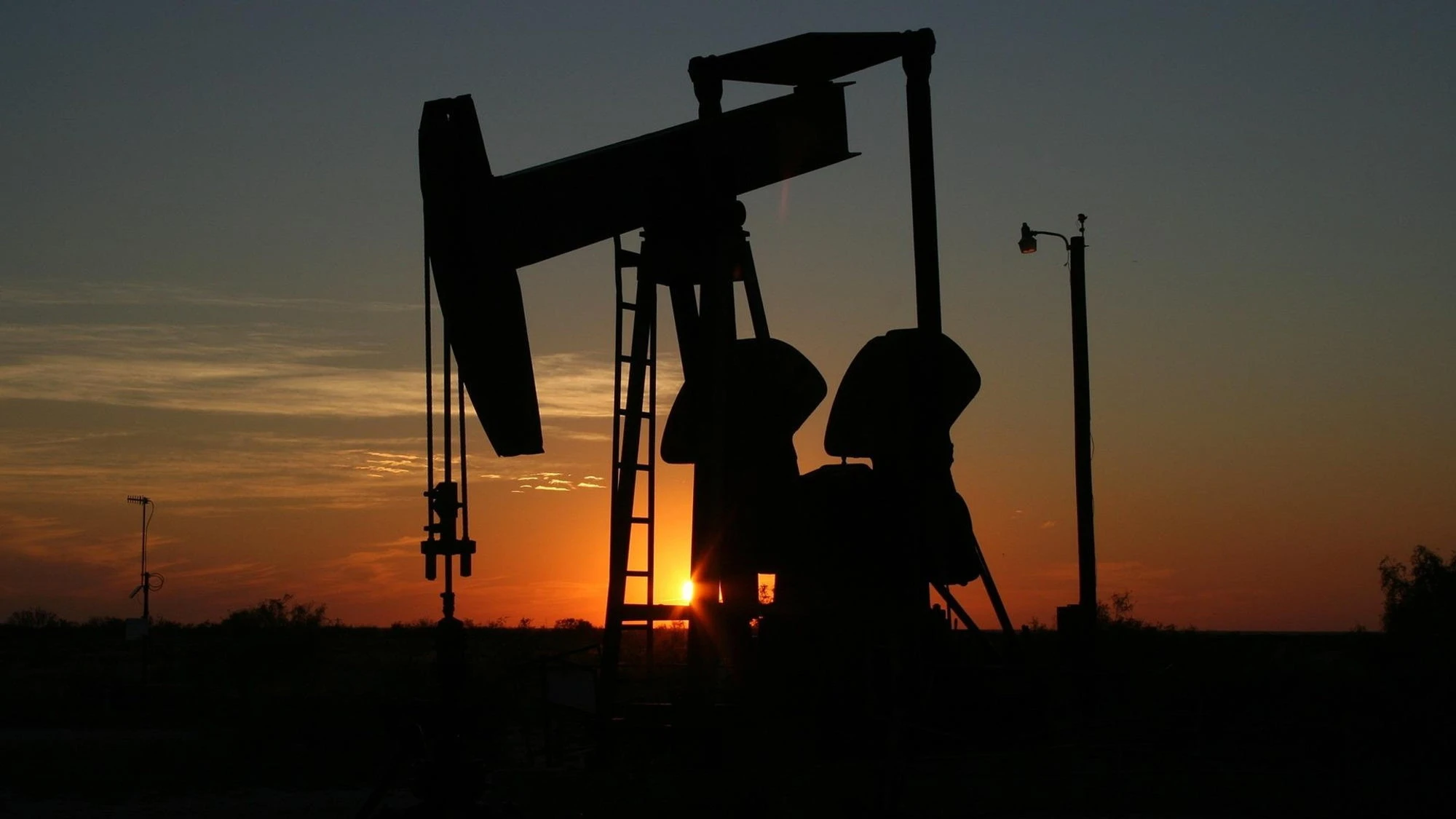Le riserve di carburante dell'UE non dureranno fino all'inverno, l'allarme di Federpetroli: Gasolio a 3€ al litro nella stagione fredda