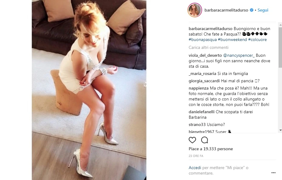 Barbara D'Urso quasi fuori di seno: la foto ad altissimo tasso erotico