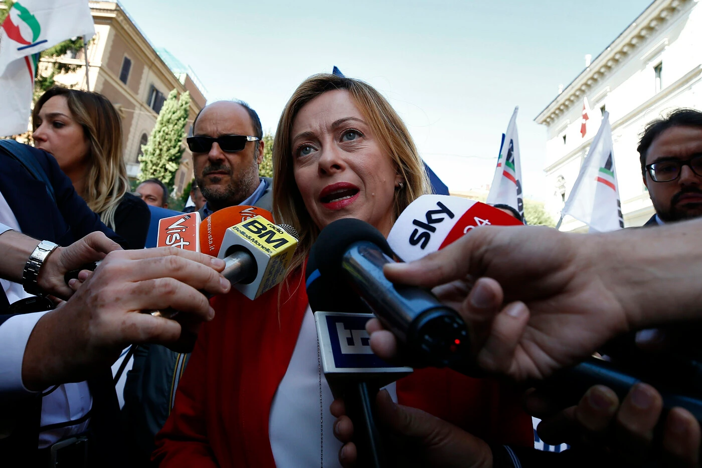 Giorgia Meloni sulla missione Sophia: "Angela Merkel teme sia un servizio taxi verso l'Italia, e la sinistra?"
