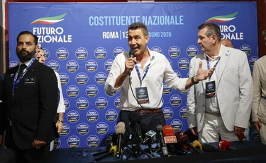 https://media.liberoquotidiano.it/rAxnRpj1etjsN-HeukBizi9rUI59gfo241I-LRkrmBw/width:800/quality:90/aW1hZ2VzLzIwMjYvMDYvMTQvMDUyMTA0Mzk3LTJiZmUwMmQ0LWE4NjMtNDQzNC05MjNlLWRkYTVmMjZhZmZkMy5qcGc.webp