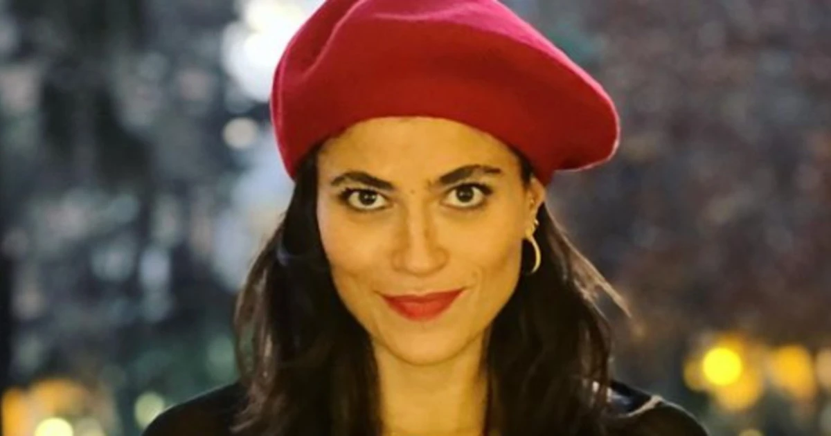 Veronica Gentili, Natale in camicetta trasparente: visioni vietate ai minori