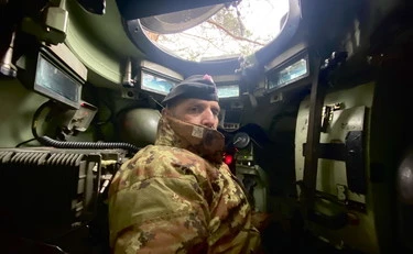 Caos Nato, Trump minaccia la Germania: "Via i soldati". E Rasmussen lo sfida: "Il tempo dell'adulazione è finito"