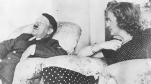 Adolf Hitler, il documentario sulla sessualità del Fuhrer: "Perverso sadomasochista", tutti i suoi sconvolgenti vizi a letto