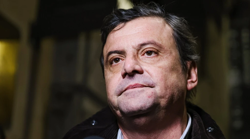 Carlo Calenda insulta Meloni e... si smentisce: "Semifascista? Una battuta"
