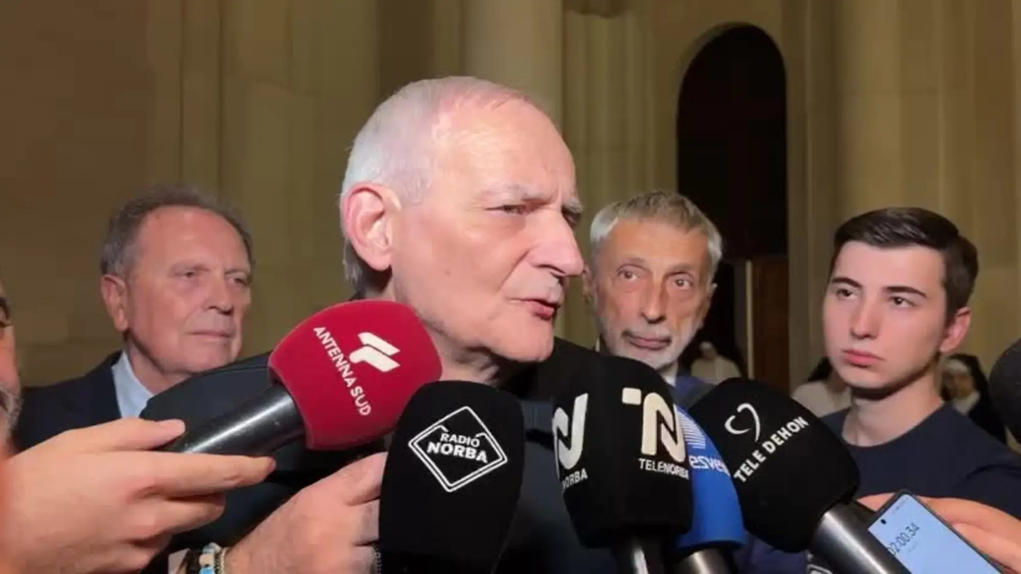 Scontri a Milano e la retorica buonista del cardinale Zuppi: cosa ha detto