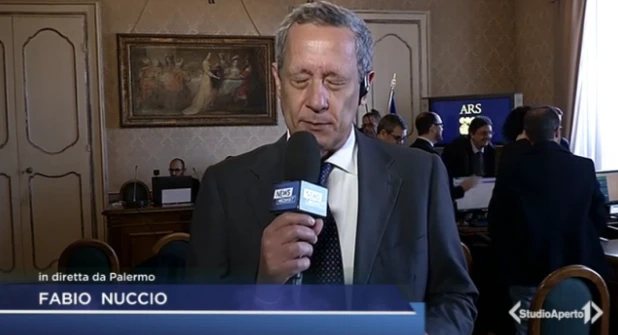 Studio Aperto, disastro in diretta: il giornalista non riesce a proseguire il discorso e se ne va