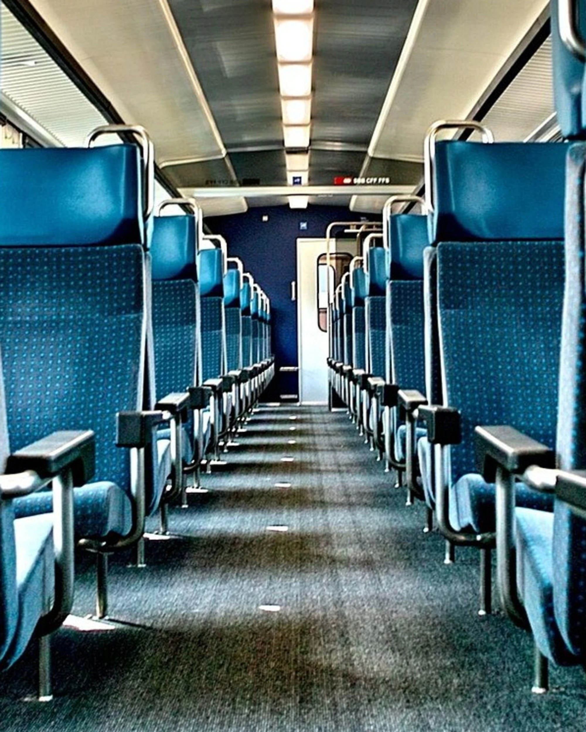 Novara, ragazza violentata sul treno da un nordafricano: è caccia all'uomo