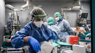 Coronavirus, il bollettino del 21 luglio: scendono i contagi ma 15 vittime. Allarme per i nuovi focolai