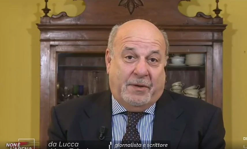 Alan Friedman a Non è l'Arena, "forza manette" per gli evasori. Gasparri lo gela: "Prima chi ammazza"