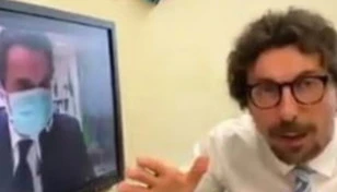Danilo Toninelli, altra gaffe: mesi fa derideva Attilio Fontana sull'uso delle mascherine, ora invece cambia idea