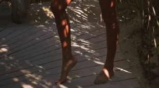 Laura Ravetto in bikini a Ferragosto, pazzesca a 49 anni. "Che differenza c'è con...?", maliziosa sulla Boschi