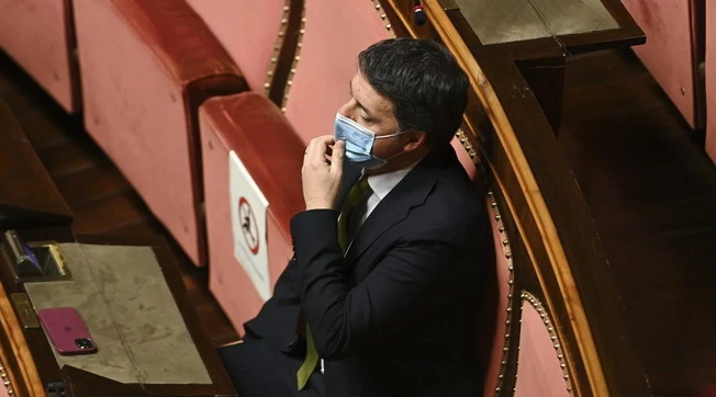 Matteo Renzi, il retroscena dall'aula del Senato: "Quelli di Italia Viva sono tutti fuori". La voce: no alla fiducia, Conte cade