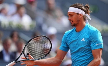 Jannik Sinner lo umilia, Zverev sbrocca: 