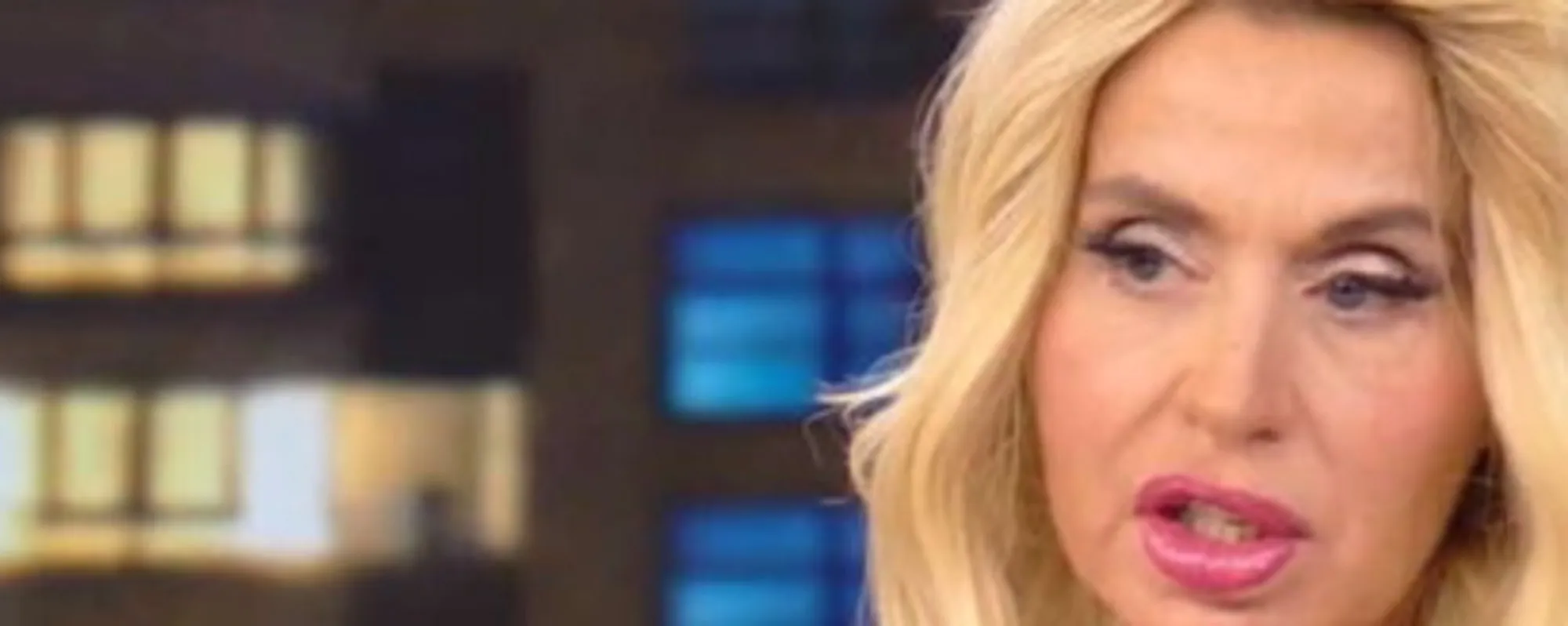 "Scrivo di notte a Pedro Sanchez": la confessione di Valeria Marini