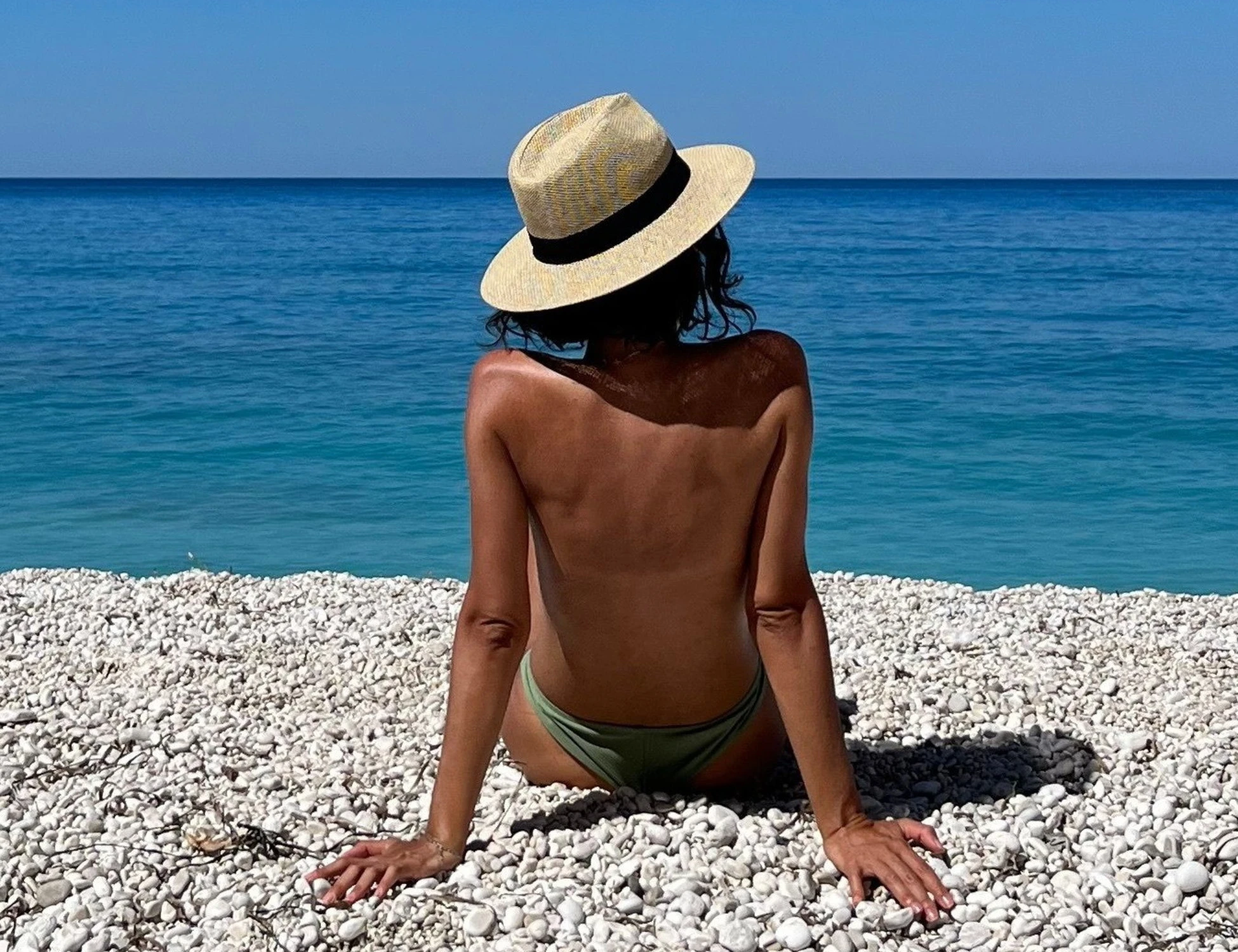 Croazia, "copriti o ti faccio una multa": turista italiana ripresa per il topless, ma non è vietato