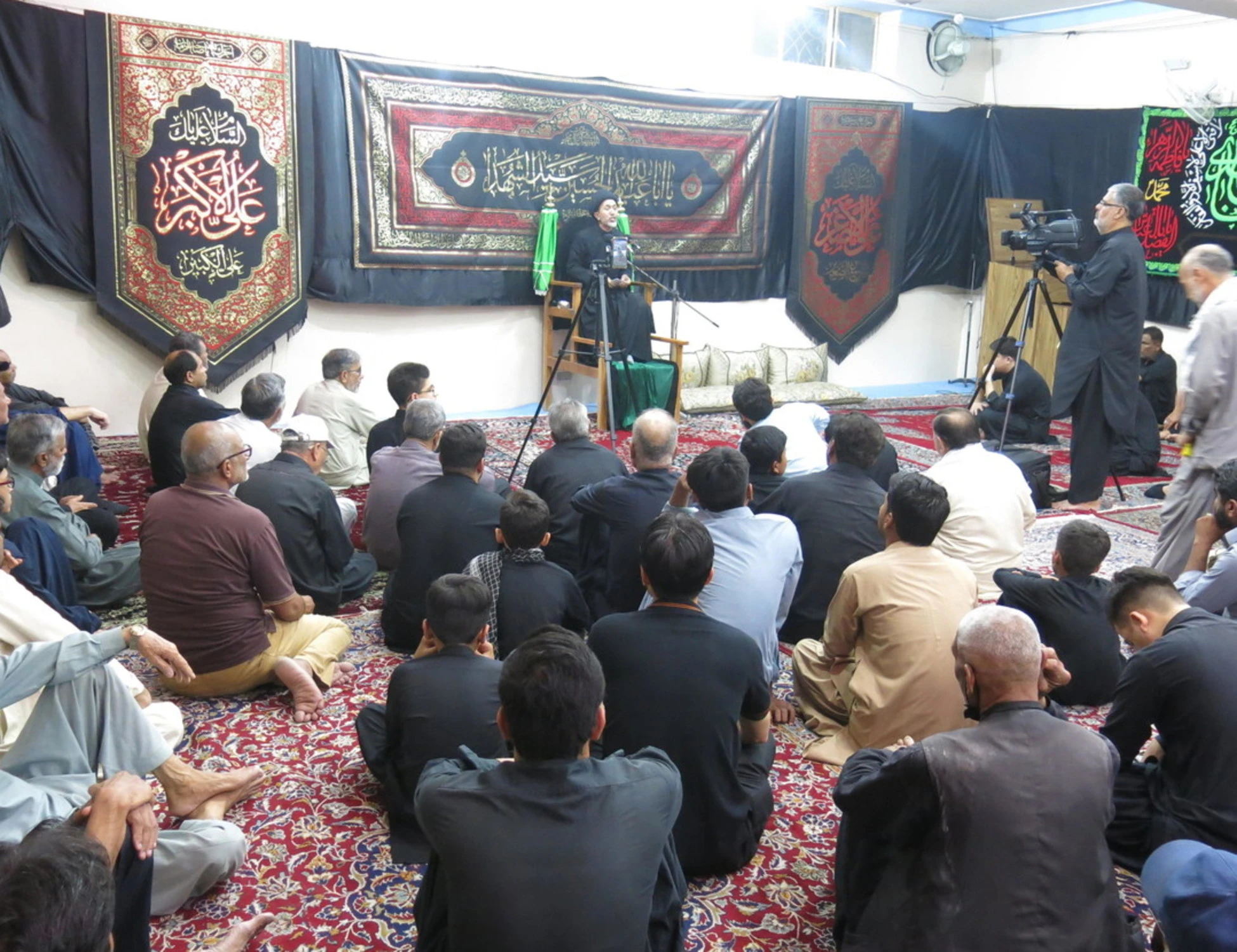 Milano, liceali in visita alla moschea? "Donazione obbligatoria"