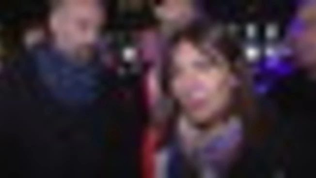 Dieci anni dall'incubo Bataclan, candele a Parigi in ricordo