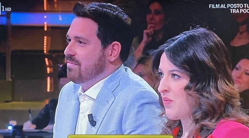 Affari Tuoi, Gianluca e Martina e il gesto del pacchista veneto: "Ma cosa sa?!"