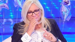 Pomeriggio 5, "a 70 anni sei una fi*** pazzesca": clamorosi auguri a Mara Venier